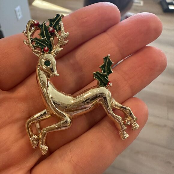 Vintage Gerry’s Gold Reindeer Enamel Rhinestone Brooch Pin Christmas Jewely - Picture 1 of 3